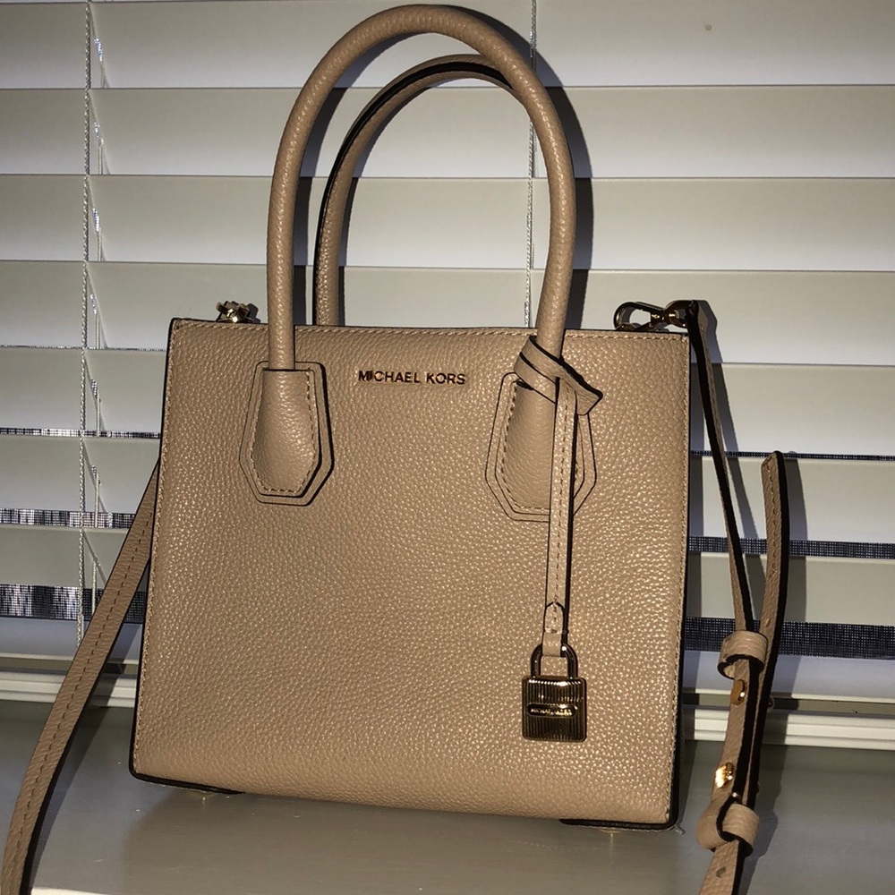 Michael Kors Mini Mercer Bag
